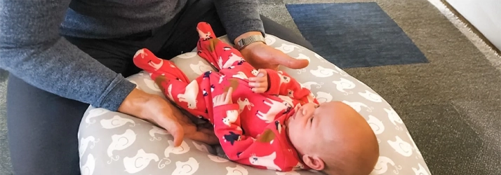 baby lying in doctor´s arms